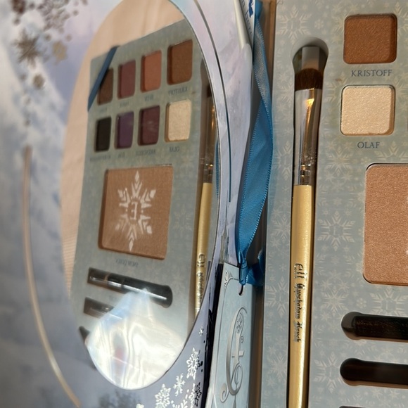 ELF Disney Elsa Snow and Ice Beauty Book Makeup - Picture 9 of 16